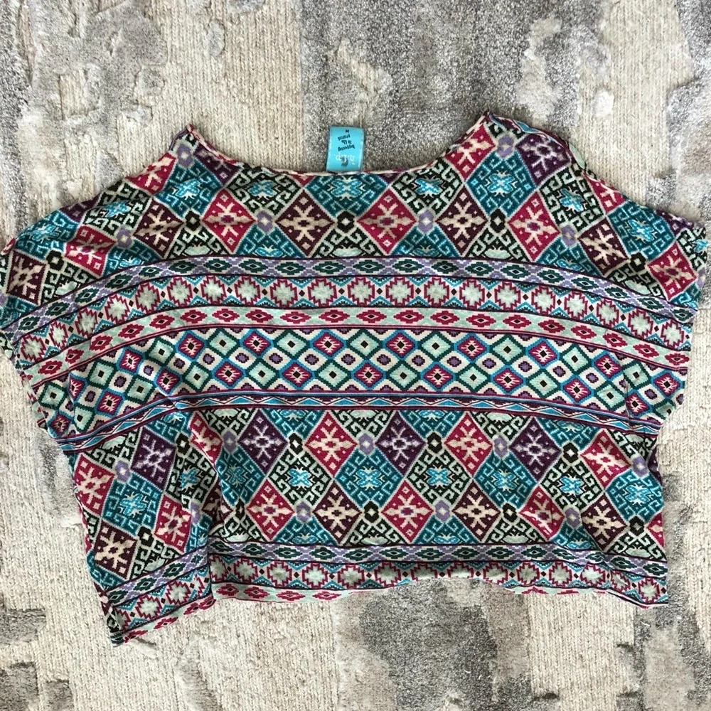 HIP Crop Top - Picture 2 of 3